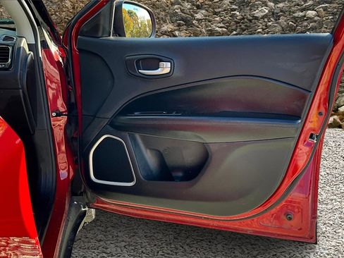 Used 2018 Jeep Compass Latitude image 21