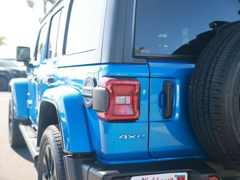 Used 2023 Jeep Wrangler Unlimited Sahara AWD/4WD image 13