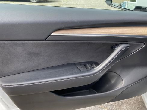 Used 2021 Tesla Model 3 Standard Range Plus image 12