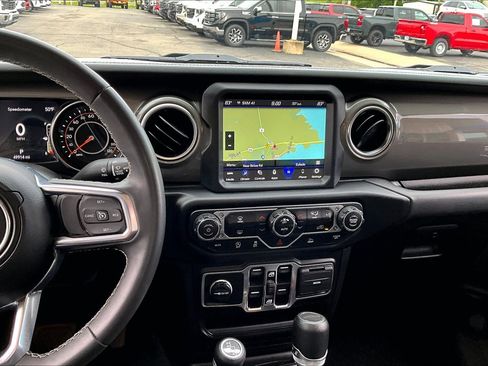 Used 2023 Jeep Gladiator Overland AWD/4WD image 6