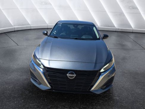 Used 2025 Nissan Altima 2.5 SV FWD image 2