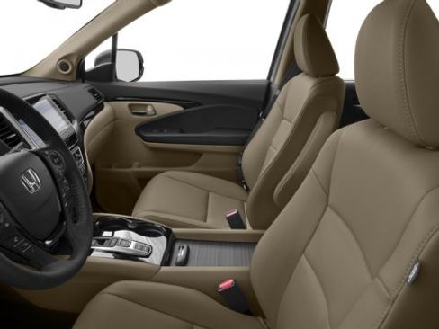 Used 2017 Honda Pilot Touring image 9