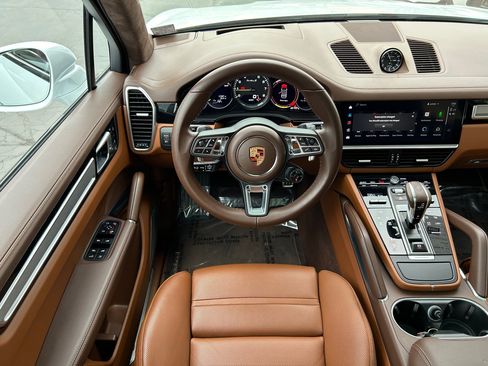 Used 2022 Porsche Cayenne Turbo S w/ Assistance Package image 6