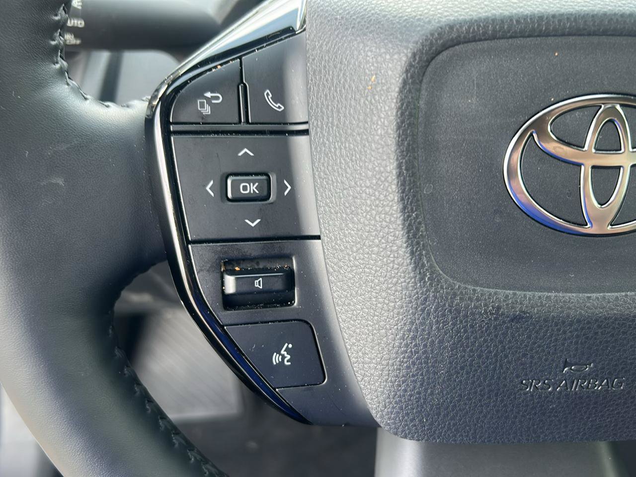 Used 2025 Toyota Prius FWD image 16