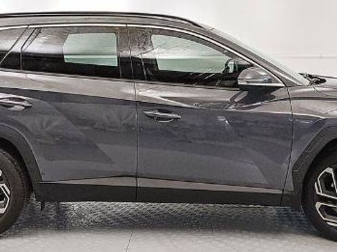 Used 2025 Hyundai Tucson Limited FWD image 2