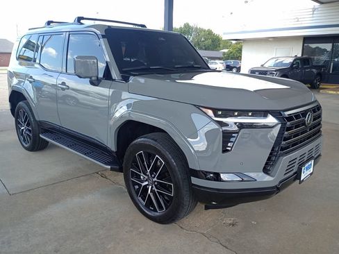 Used 2026 Lexus GX 550 w/ Accessory Package (2T) AWD/4WD image 7