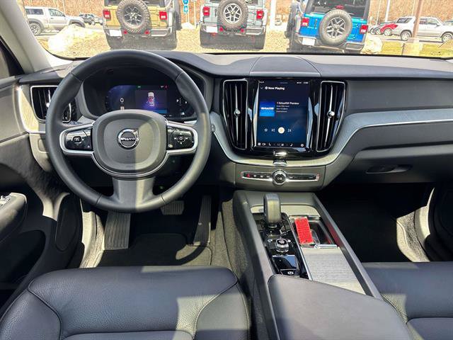 Used 2025 Volvo XC60 B5 Plus AWD/4WD image 11