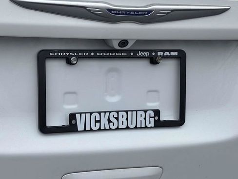 Used 2020 Chrysler Voyager L image 36