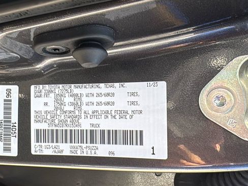 Used 2024 Toyota Tundra Platinum AWD/4WD image 28