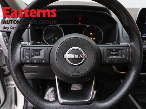 Used 2023 Nissan Rogue S AWD/4WD image 10