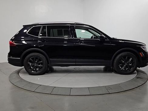 Certified 2024 Volkswagen Tiguan SE w/ Panoramic Sunroof Package image 8