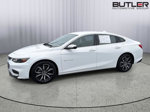 Used 2018 Chevrolet Malibu LT FWD image 3