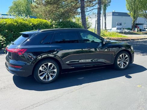 Used 2021 Audi e-tron Premium Plus w/ Premium Plus Package AWD/4WD image 8