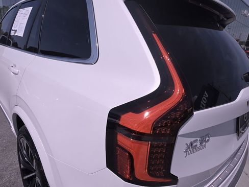 Certified 2025 Volvo XC90 T8 Ultra w/ Protection Package Premier AWD/4WD image 39