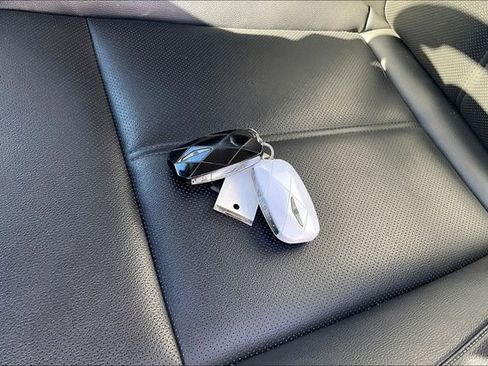 Used 2025 Genesis G70 2.5T image 36