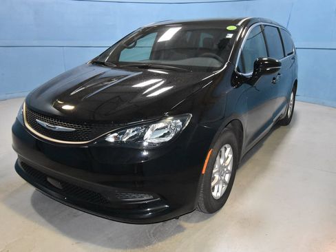 Used 2025 Chrysler Voyager LX FWD image 23