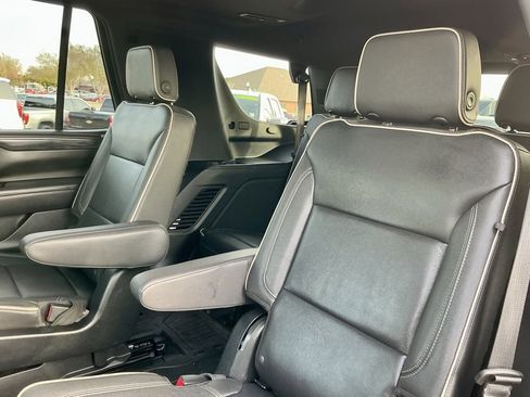 Used 2023 GMC Yukon SLT image 30