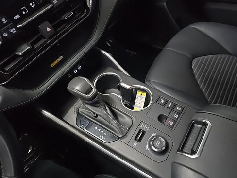 Used 2023 Toyota Highlander XSE image 27