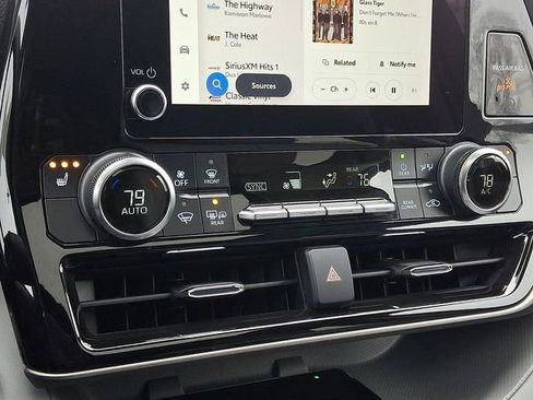 Used 2024 Toyota Highlander XLE image 17