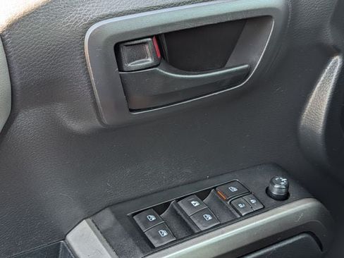 Used 2022 Toyota Tacoma SR5 RWD image 21