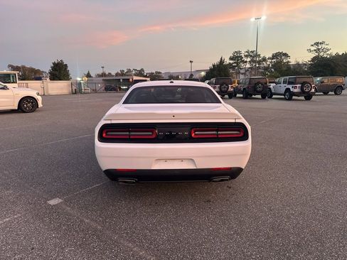 Used 2021 Dodge Challenger SXT image 7