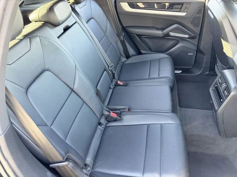 Used 2024 Porsche Cayenne AWD/4WD image 22