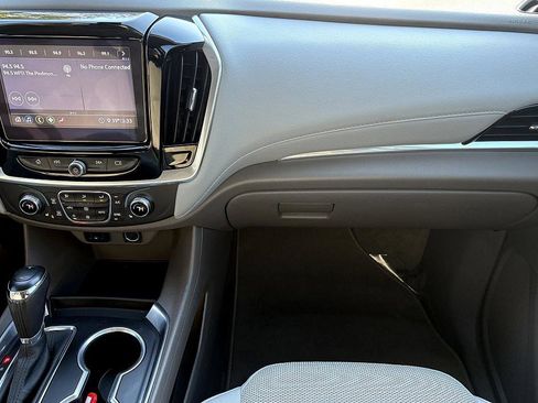Used 2020 Chevrolet Traverse LT image 15