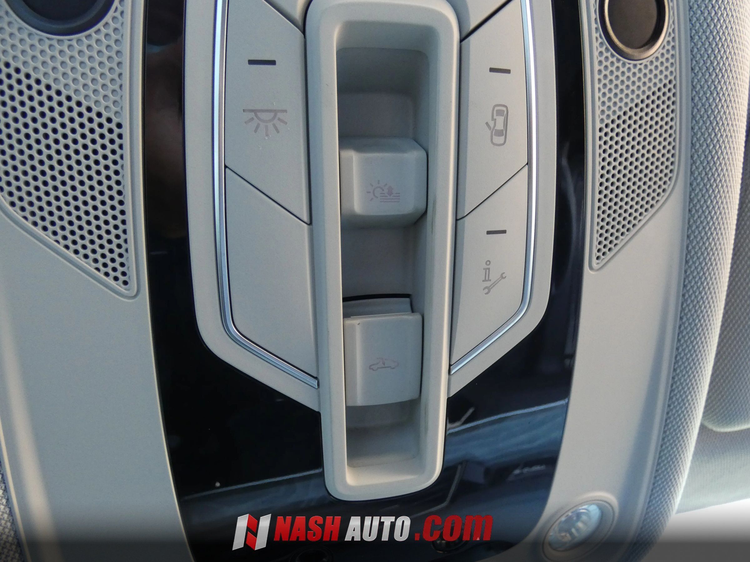 Used 2022 Audi e-tron Premium Plus w/ Premium Plus Package AWD/4WD image 70