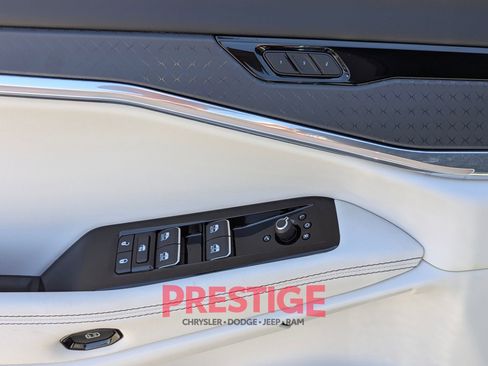 New 2025 Jeep Wagoneer S Limited AWD/4WD image 12