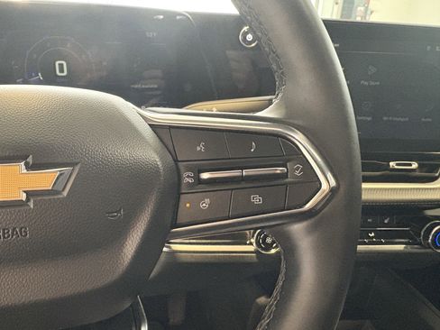 Used 2025 Chevrolet Equinox LT image 11