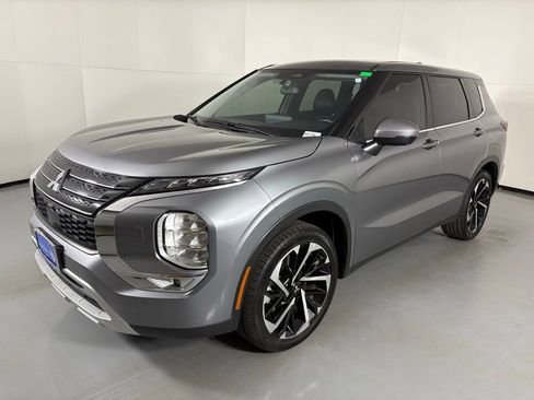 Used 2024 Mitsubishi Outlander SE image 4