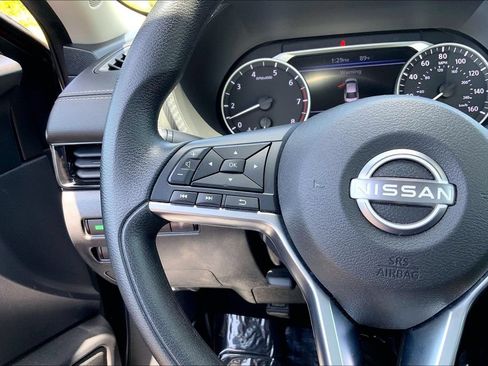 Used 2025 Nissan Sentra SV FWD image 17