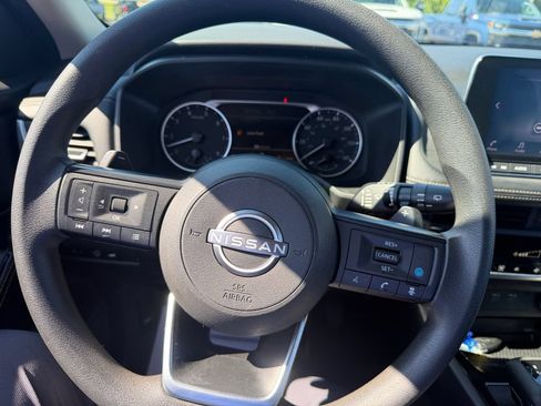 Used 2024 Nissan Rogue SV AWD/4WD image 15