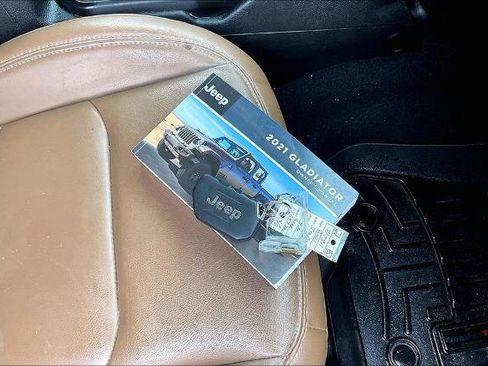Used 2021 Jeep Gladiator Overland AWD/4WD image 10