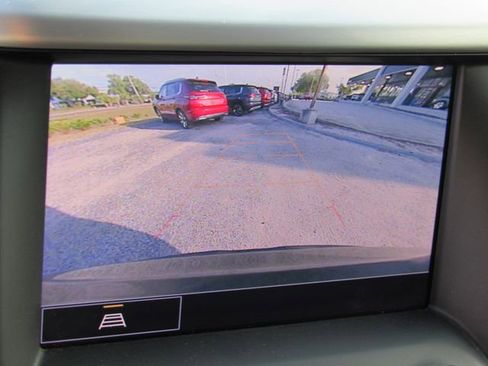 Used 2023 GMC Acadia SLT FWD image 28