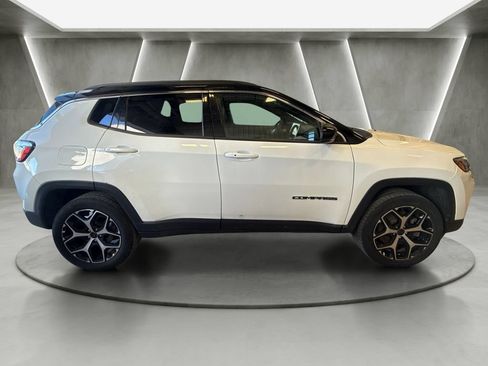 Used 2025 Jeep Compass Limited AWD/4WD image 5