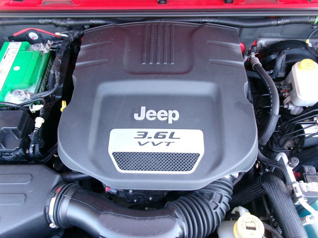 Used 2013 Jeep Wrangler Unlimited Sahara w/ Mopar Chrome Edition Group AWD/4WD image 44