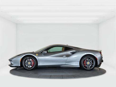 Used 2020 Ferrari F8 Tributo image 2
