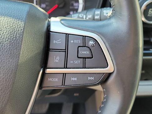 Used 2022 Toyota Highlander LE image 27