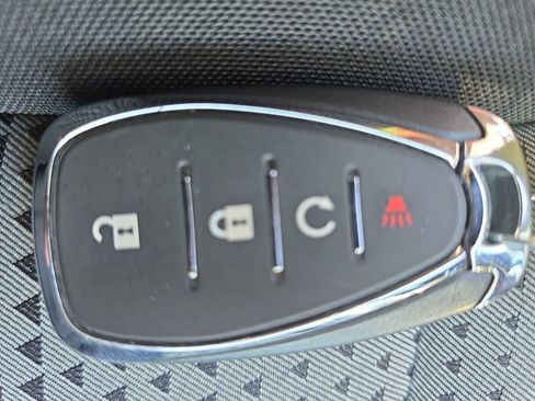 Used 2025 Chevrolet Trax LT w/ LT Convenience Package FWD image 37