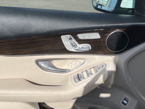 Used 2020 Mercedes-Benz GLC 300 4MATIC image 17