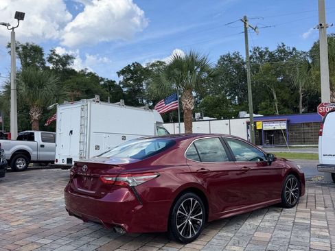 Used 2018 Toyota Camry SE FWD image 6