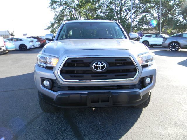 Used 2017 Toyota Tacoma SR5 w/ Tow Package AWD/4WD image 7