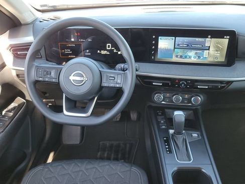 Used 2025 Nissan Kicks SV AWD/4WD image 9