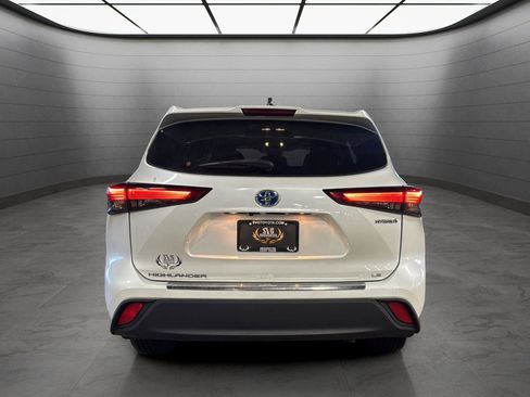 Used 2023 Toyota Highlander LE image 4