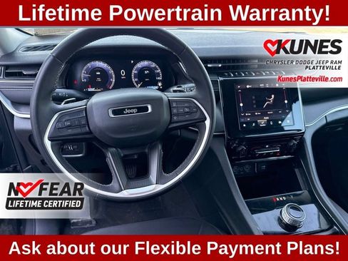 Used 2023 Jeep Grand Cherokee Laredo AWD/4WD image 14
