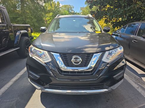Used 2018 Nissan Rogue SV FWD image 2