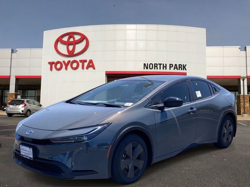 New 2026 Toyota Prius LE FWD image 1