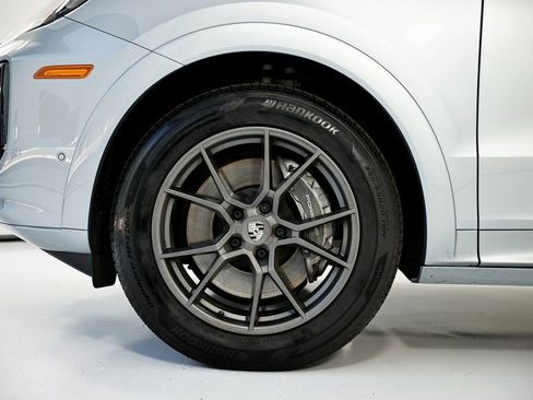 Certified 2025 Porsche Cayenne image 13