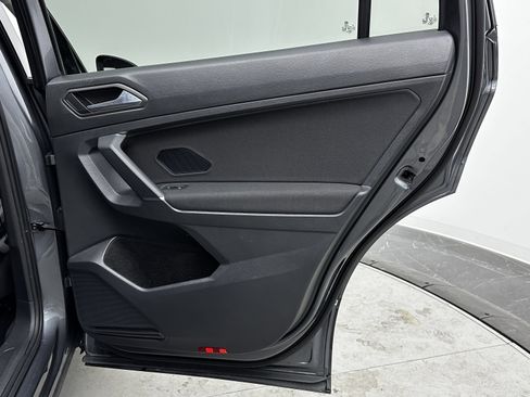 Used 2020 Volkswagen Tiguan S image 28